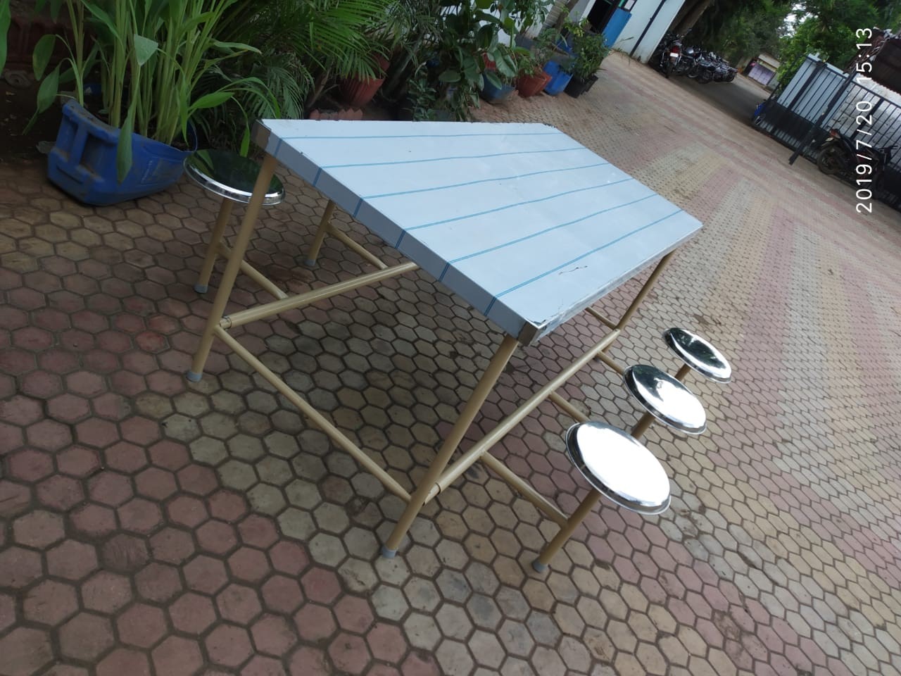 DINNING TABLE 6 SEATER